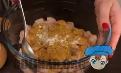 Разрезаем куриное филе