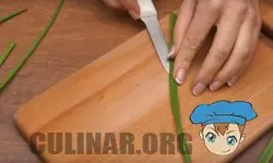 Листовая обертка делается из нарезанного зеленного лука.
