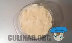 Натираем сыр, добавляем сверху сыра.
