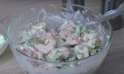 Салат с креветками