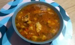 Салат Вкусный куриный суп с рисом