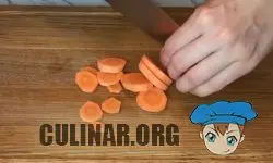 4 средних морковки, нарезаем кольцами.