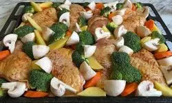Салат Курица с овощами в духовке