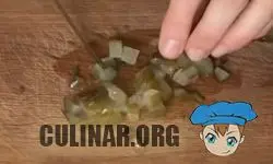 Один соленый огурчик, также нарезаем мелким кубиком и перекладываем к овощам в миску.