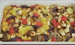 Салат Свинина с овощами в духовке