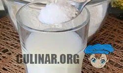 В стакане смешиваем: > Тёплая вода — 130 гр. > Молоко — 3 ст.л. > Соль — 1 ч.л.