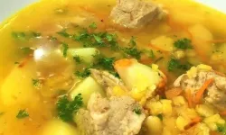 Салат Гороховый суп с ребрами и беконом